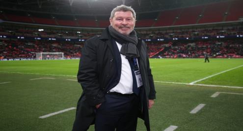 لاعب توتنهام الأسبق يُعلن إصابته بفيروس كورونا